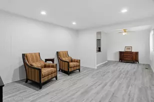 1000 N Bluebonnet Ln, Hoffman Estates, IL 60169 - Photo 11