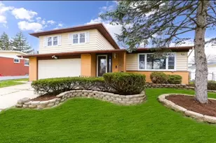 214 N Pleasant Dr, Glenwood, IL 60425 - Photo 1