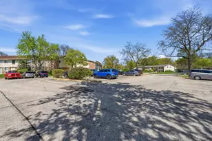 6818 Roberts Dr, Woodridge, IL 60517 - Photo 37