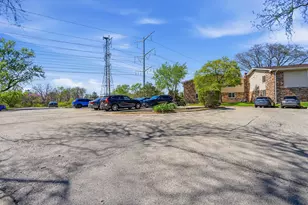 6818 Roberts Dr, Woodridge, IL 60517 - Photo 39