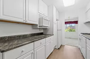 6818 Roberts Dr, Woodridge, IL 60517 - Photo 3