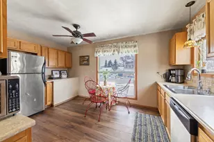 225 E Lincoln Ave, Glendale Heights, IL 60139 - Photo 9