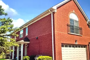 1002 Kensington Dr, Northbrook, IL 60062 - Photo 1