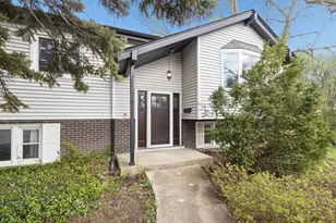 933 S Iowa Ave, Addison, IL 60101 - Photo 3