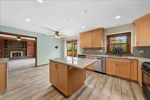 1335 Gaslight Dr, Algonquin, IL 60102 - Photo 3
