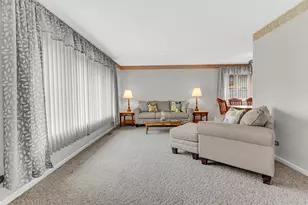 16563 Crescent Ave, Tinley Park, IL 60477 - Photo 5