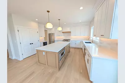 396 S Prospect Avenue, Elmhurst, IL 60126 - Photo 3
