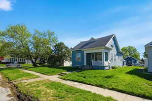 1908 24th St, Moline, IL 61265 - Photo 3