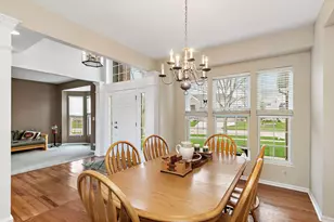 4077 Stratford Ln, Carpentersville, IL 60110 - Photo 3