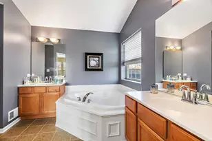 4077 Stratford Ln, Carpentersville, IL 60110 - Photo 19