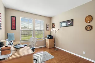 4077 Stratford Ln, Carpentersville, IL 60110 - Photo 5