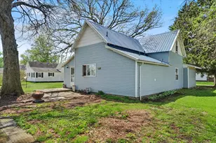 707 N Gray St, Sidell, IL 61876 - Photo 3
