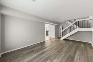 9E Fernwood Dr, Bolingbrook, IL 60440 - Photo 5