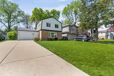 627 E Davis Street, Arlington Heights, IL 60005 - Photo 1