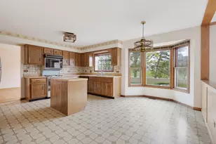 1274 Biscayne Dr, Elk Grove Village, IL 60007 - Photo 13