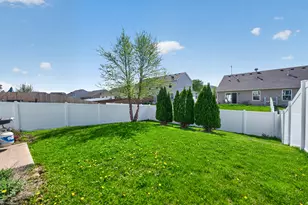 696 Vine St, Hampshire, IL 60140 - Photo 13