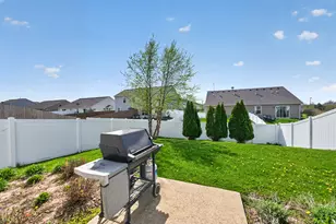 696 Vine St, Hampshire, IL 60140 - Photo 11