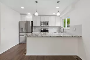 16 Wintergreen Ct, Woodridge, IL 60517 - Photo 9