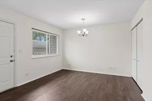 16 Wintergreen Ct, Woodridge, IL 60517 - Photo 7