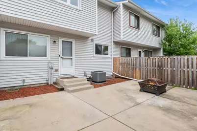 16 Wintergreen Court, Woodridge, IL 60517 - Photo 5