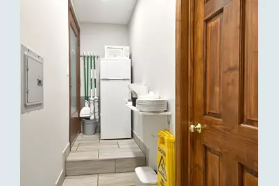 6811 W Higgins Avenue #B, Chicago, IL 60656 - Photo 11