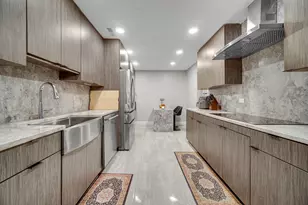 8210 Elmwood St, Skokie, IL 60077 - Photo 11