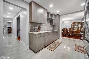 8210 Elmwood St, Skokie, IL 60077 - Photo 9