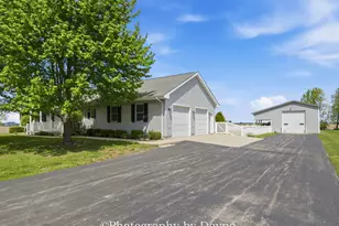 370 W Seneca Ave, Bonfield, IL 60913 - Photo 3