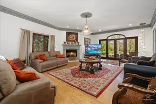 822 Coventry Ln, Oak Brook, IL 60523 - Photo 9