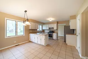 761 Cynthia Dr, Lake Holiday, IL 60548 - Photo 5