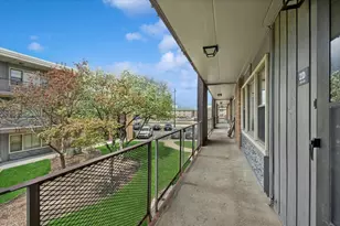 9620 W Higgins Rd, Rosemont, IL 60018 - Photo 15