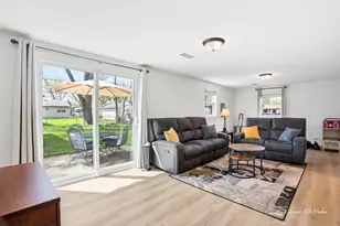 2207 Kirchoff Rd, Rolling Meadows, IL 60008 - Photo 11