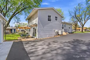 2207 Kirchoff Rd, Rolling Meadows, IL 60008 - Photo 3