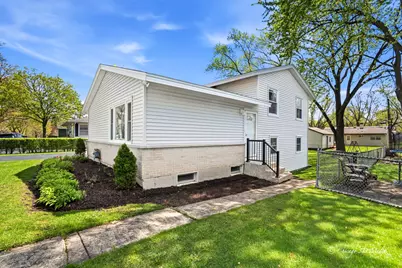 2207 Kirchoff Road, Rolling Meadows, IL 60008 - Photo 1