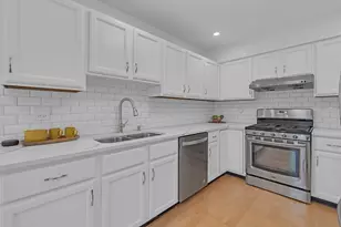 18 Meadow Ct, Schaumburg, IL 60193 - Photo 7