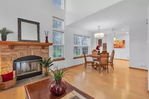 18 Meadow Ct, Schaumburg, IL 60193 - Photo 3