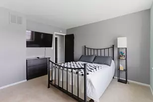 670 Versailles Circle, Elk Grove Village, IL 60007 - Photo 15