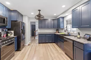 670 Versailles Circle, Elk Grove Village, IL 60007 - Photo 9