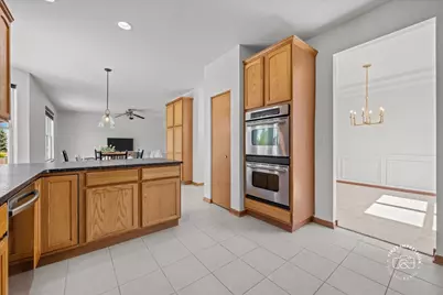 2812 Plante Road, North Aurora, IL 60542 - Photo 9