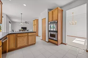 2812 Plante Rd, North Aurora, IL 60542 - Photo 9