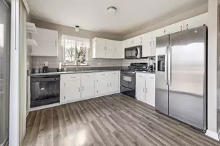 1236 Corley Dr, Elgin, IL 60120 - Photo 9