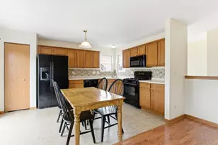 2501 Timber Springs Dr, Joliet, IL 60432 - Photo 3