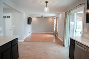 7 Gladys Ct, South Elgin, IL 60177 - Photo 9