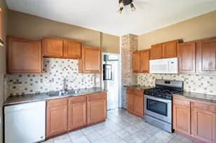 902 W Grove St, Bloomington, IL 61701 - Photo 7