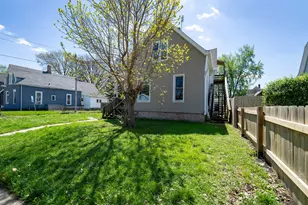902 W Grove St, Bloomington, IL 61701 - Photo 3