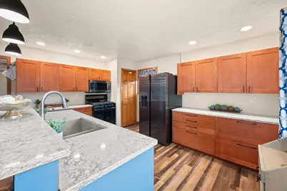 1605 Longwood Drive, Sycamore, IL 60178 - Photo 11