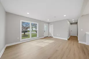 327 Fremont Ave, Romeoville, IL 60446 - Photo 5