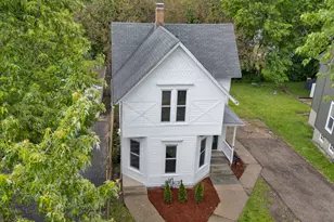 447 Ashland Ave, Elgin, IL 60123 - Photo 3