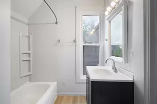447 Ashland Ave, Elgin, IL 60123 - Photo 17