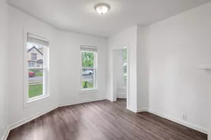 447 Ashland Ave, Elgin, IL 60123 - Photo 13